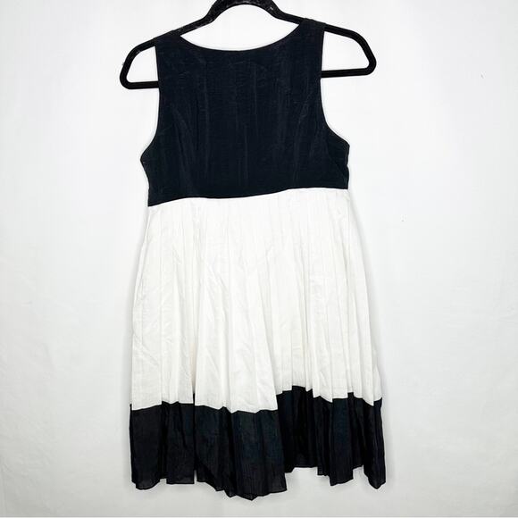 RENEE C. Colorblock Pleated Dress in Small - Picture 4 of 4